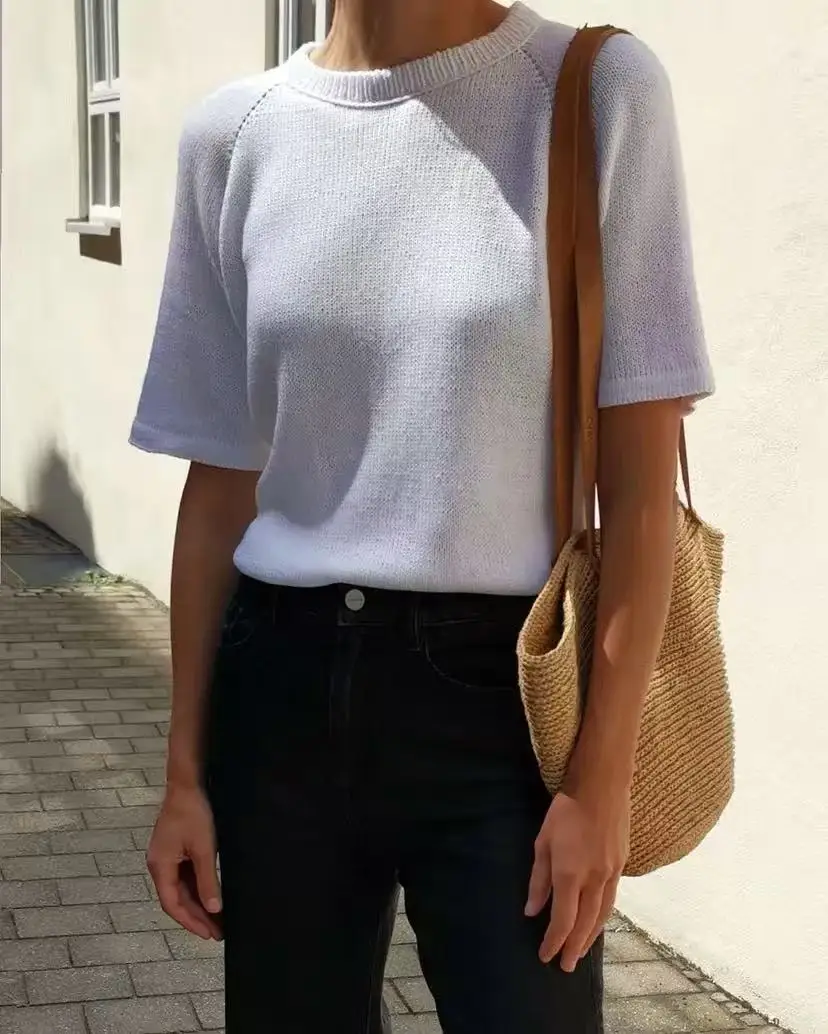 Summer new simple and versatile slimming round neck short sleeved knitted top for women, fashionable half sleeved sweater
Summer new simple and versatile slimming round neck short sleeved knitted top for women, fashionable half sleeved sweater