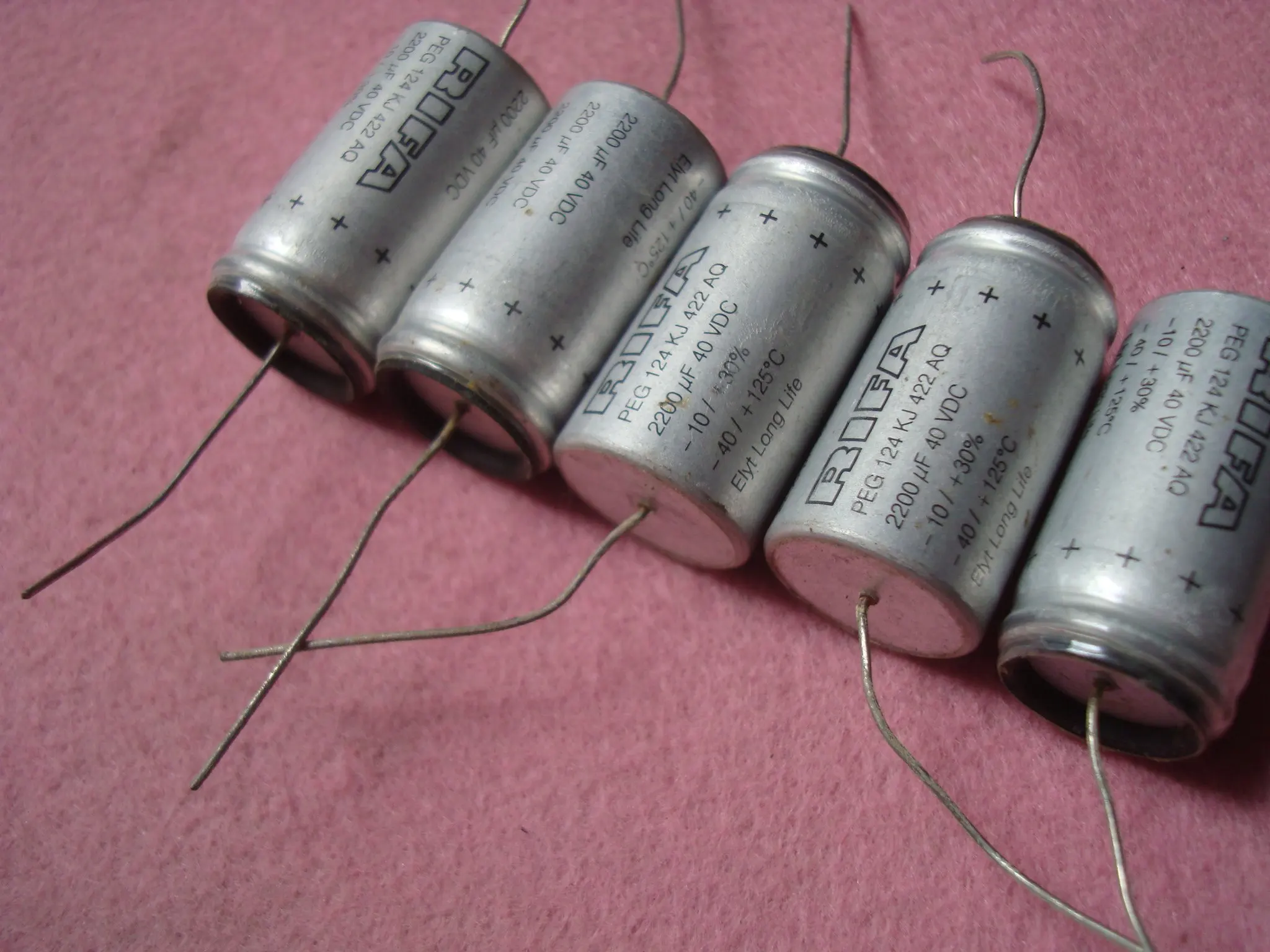 Original PEG124 40V 2200UF high-end copper-plated high-end oil electrolytic capacitor, 20*38MM
Original PEG124 40V 2200UF high-end copper-plated high-end oil electrolytic capacitor, 20*38MM