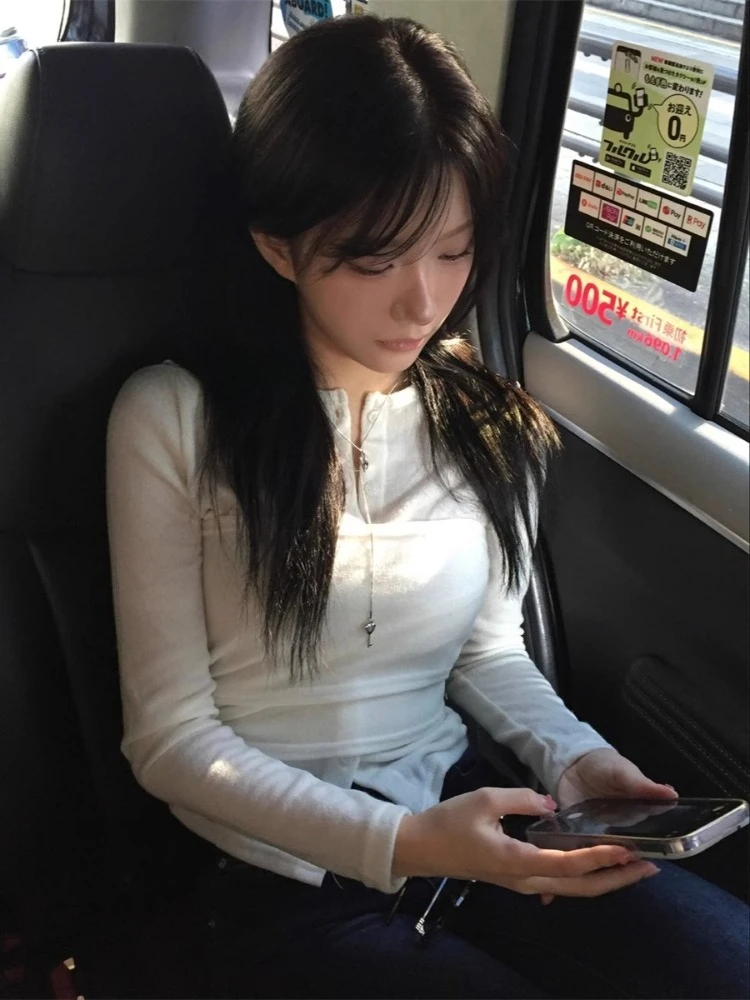 Korean Simple White Lace Up T-shirts 2025 New Fake Two Piece Long Sleeved Tee Shirt Y2k Aesthetic Slim Waist Tops for Women
Korean Simple White Lace Up T-shirts 2025 New Fake Two Piece Long Sleeved Tee Shirt Y2k Aesthetic Slim Waist Tops for Women