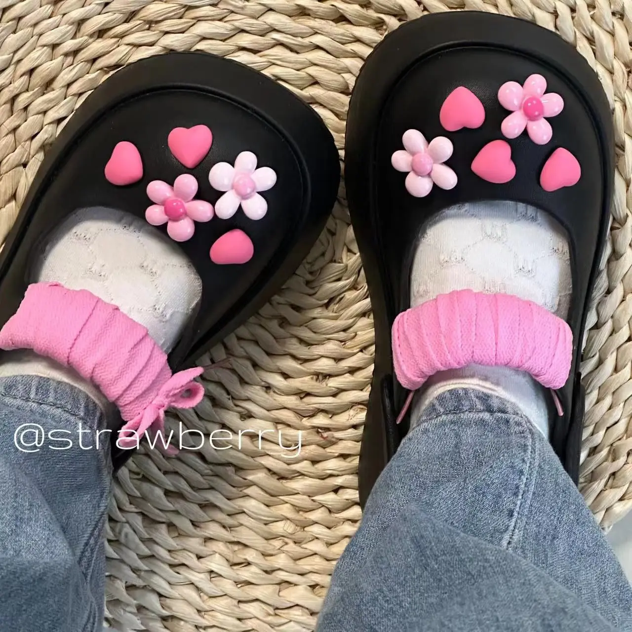 Pink Flower Series Charms for Crocs Lovely Accessories Beautiful Adornment for Clogs Sandals Ins Popular Footwear Decoration DIY
Pink Flower Series Charms for Crocs Lovely Accessories Beautiful Adornment for Clogs Sandals Ins Popular Footwear Decoration DIY