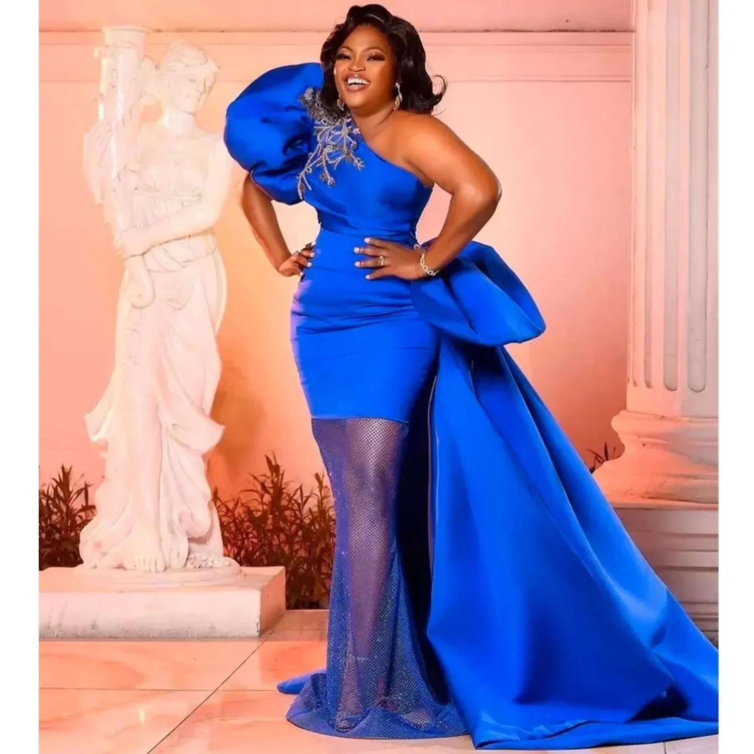 One Shoulder Royal Blue Satin Prom Dresses With Juliet Sleeves Long Mermaid Lace Appliques Evening Dress Women Pageant Gowns
One Shoulder Royal Blue Satin Prom Dresses With Juliet Sleeves Long Mermaid Lace Appliques Evening Dress Women Pageant Gowns