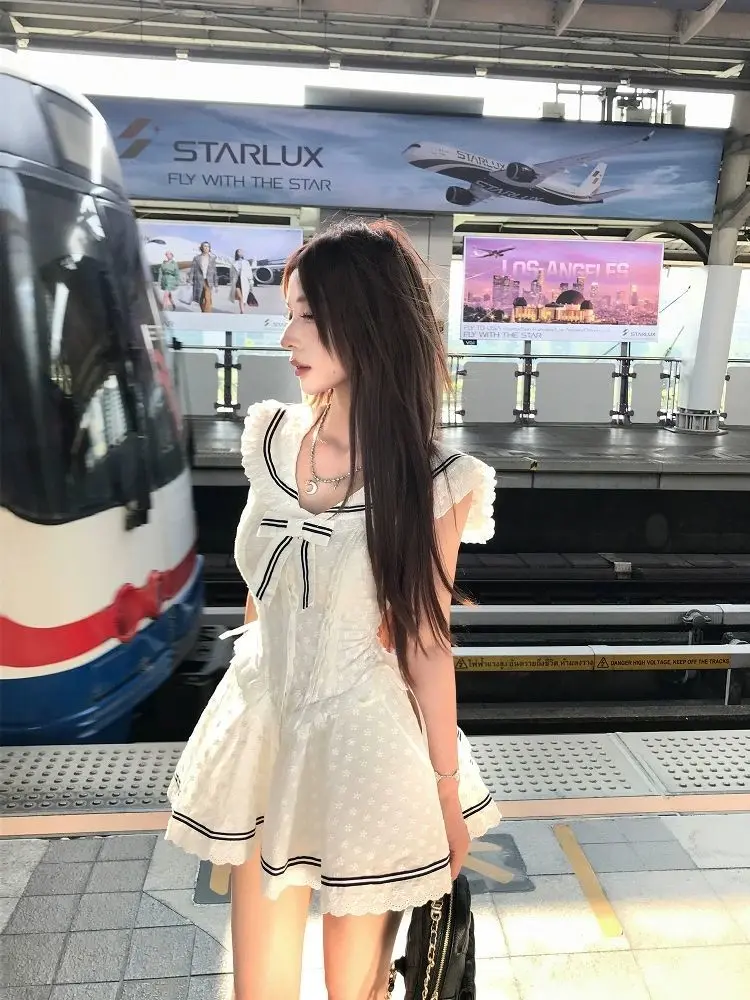 Preppy Style Sweet Bow Dobby Sailor Collar Sleeveless Dress Women Spicy Waisted Slim A-line Tank Dress Summer Girls Chic Wear
Preppy Style Sweet Bow Dobby Sailor Collar Sleeveless Dress Women Spicy Waisted Slim A-line Tank Dress Summer Girls Chic Wear