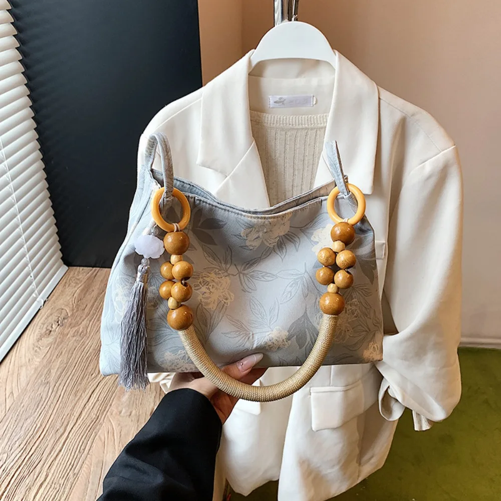 Embroidered New Chinese Style Handbag Armpit Bag Flower Hanfu Embroidery Handbag Tassel Pendant Purses Cheongsam Shoulder Bag
Embroidered New Chinese Style Handbag Armpit Bag Flower Hanfu Embroidery Handbag Tassel Pendant Purses Cheongsam Shoulder Bag