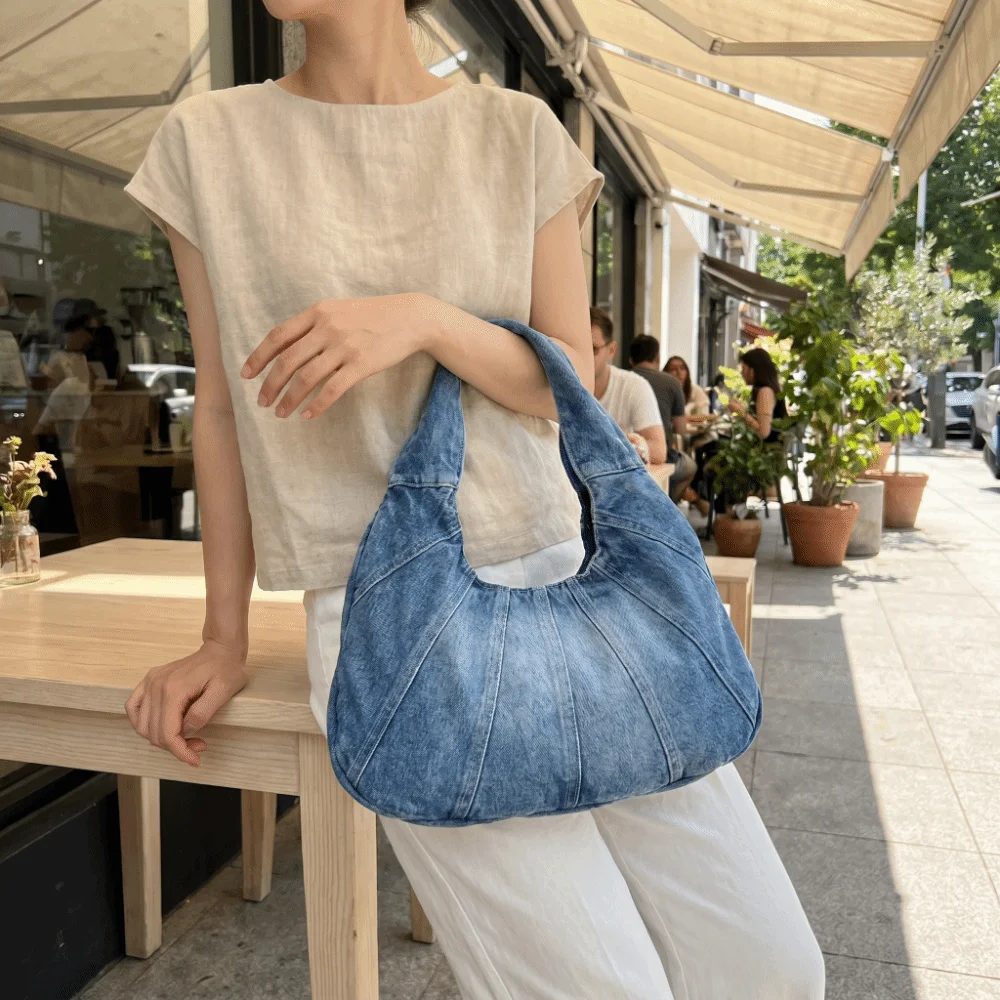 Large Capacity Washed Denim Shoulder Bag Smooth Zipper Crescent-Shaped Handbag Soft Lightweight Spacious Inside Tote Bag
Large Capacity Washed Denim Shoulder Bag Smooth Zipper Crescent-Shaped Handbag Soft Lightweight Spacious Inside Tote Bag