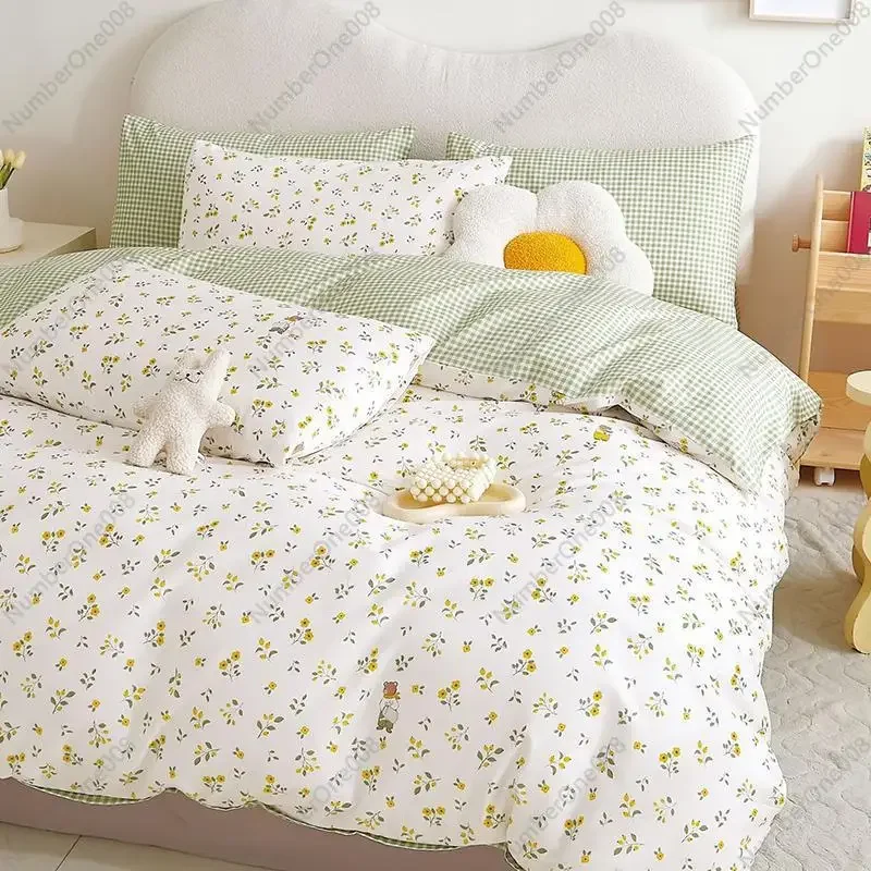 Pure Cotton Set Printed Four-piece Set Ins Small Wind, Fresh and Breathable, Soft and Delicate for Single Dormitory
Pure Cotton Set Printed Four-piece Set Ins Small Wind, Fresh and Breathable, Soft and Delicate for Single Dormitory