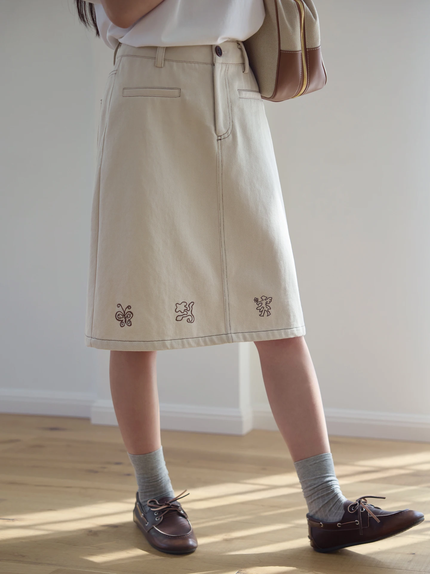Retro High Waist Midi A-Line Skirt with Embroidery Contrast Color Slimming Light Brown for Women Spring Season Half Body Skirt
Retro High Waist Midi A-Line Skirt with Embroidery Contrast Color Slimming Light Brown for Women Spring Season Half Body Skirt