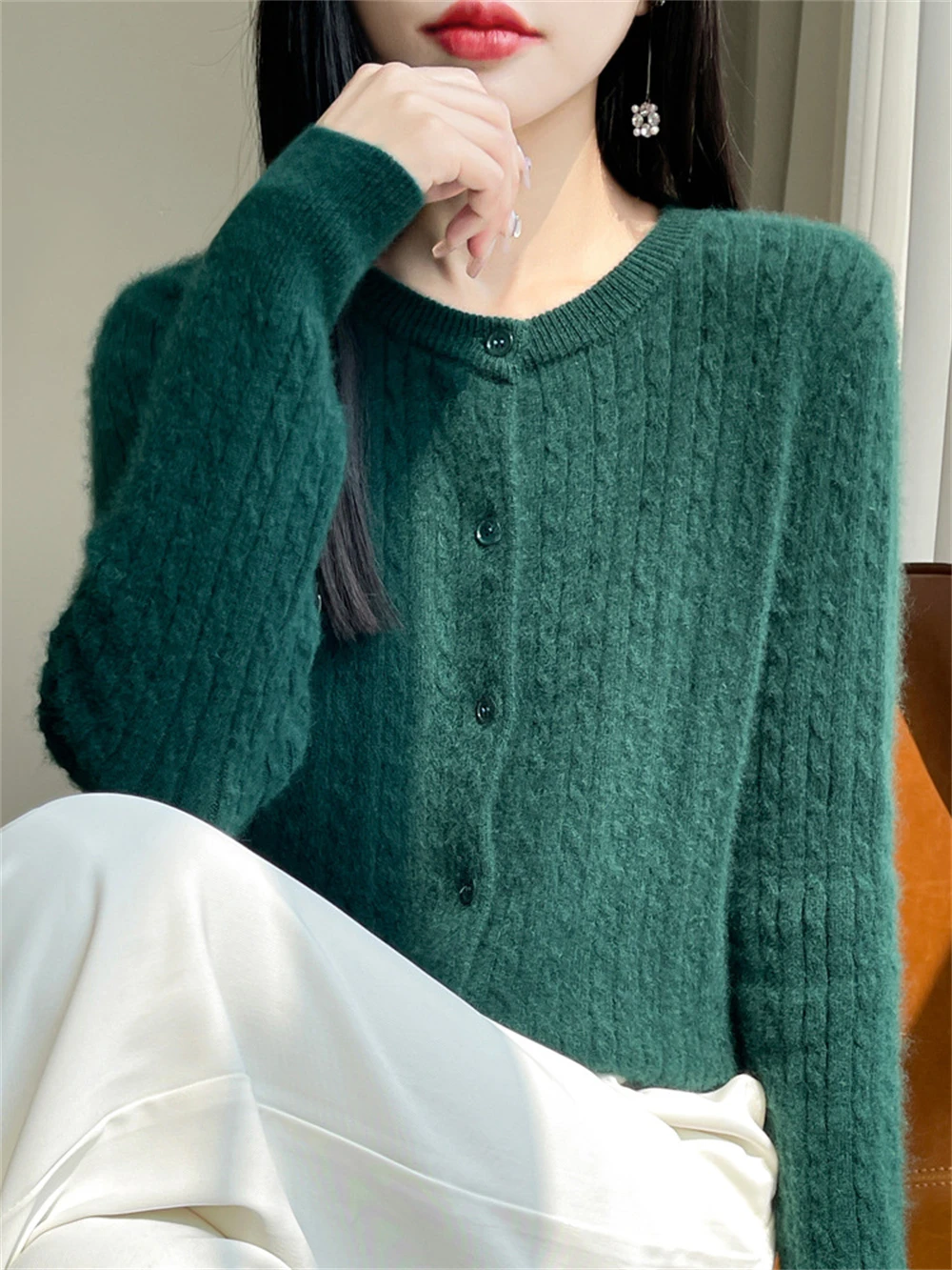 Ladies Elegant Wool Round Neck Long-sleeved Knitted Sweater Jacket Women's New Fashion Temperament Cardigan Tops Outerwear Gifts
Ladies Elegant Wool Round Neck Long-sleeved Knitted Sweater Jacket Women's New Fashion Temperament Cardigan Tops Outerwear Gifts