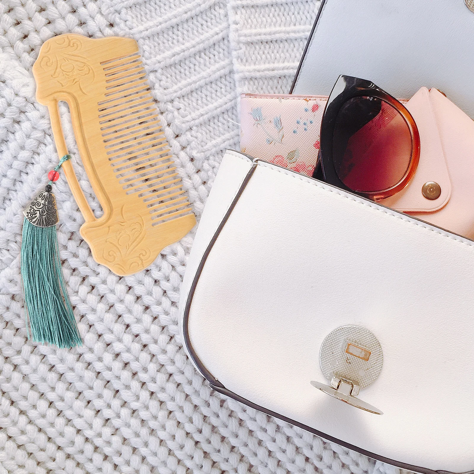 Wooden Fine Tooth Comb Handmade Boxwood Ruyi Lock Carving Scalp Massage Hair Grooming Comb for Women Men Beard Care
Wooden Fine Tooth Comb Handmade Boxwood Ruyi Lock Carving Scalp Massage Hair Grooming Comb for Women Men Beard Care