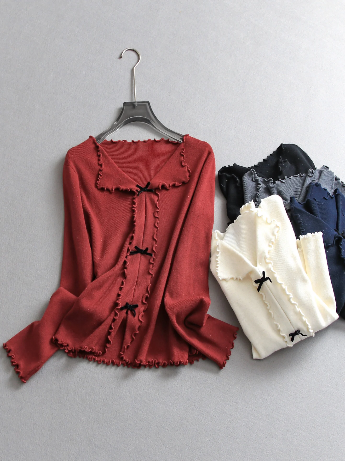 Sweet Knot Wooden V-neck Elastic Slim Fit Long Sleeve Knitted Sweater for Women Princess Style Soft Fabric
Sweet Knot Wooden V-neck Elastic Slim Fit Long Sleeve Knitted Sweater for Women Princess Style Soft Fabric