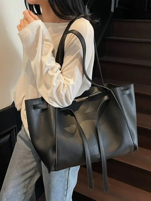 High-end New Tote Bag Women's Large-capacity Shopping Tote Handbag Wing Bat Bag High Appearance Level and High Quality Handbag
High-end New Tote Bag Women's Large-capacity Shopping Tote Handbag Wing Bat Bag High Appearance Level and High Quality Handbag