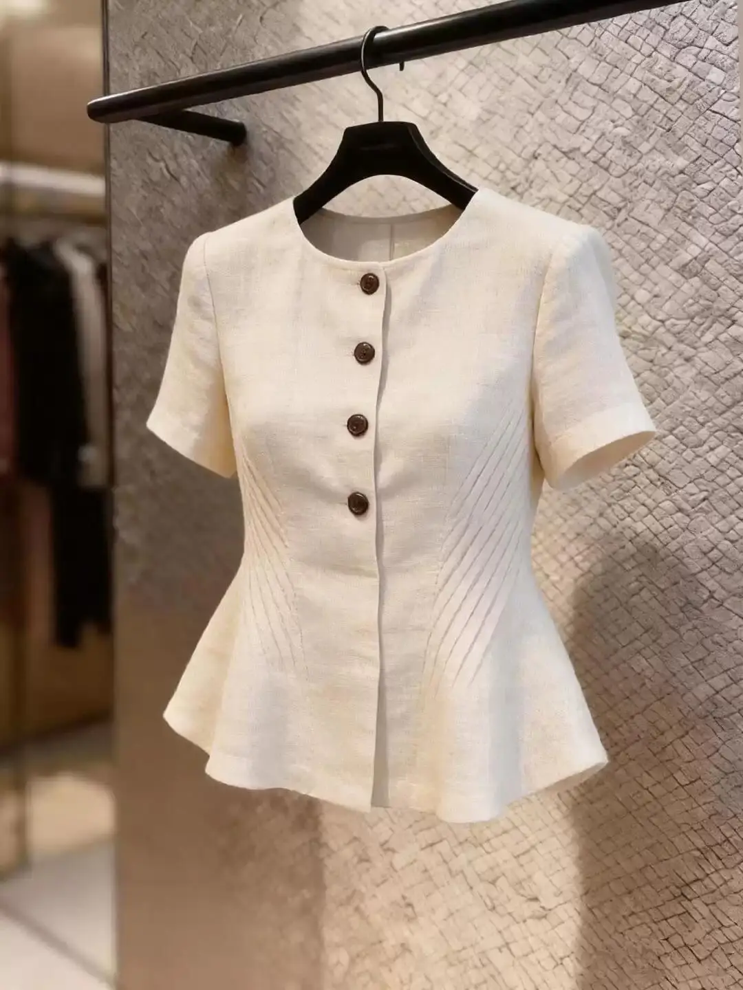Elegant Fashionable Short Sleeve Women's Shirt Single Button Ageless Top Korean Style Commute Wind Straight Cut Summer New
Elegant Fashionable Short Sleeve Women's Shirt Single Button Ageless Top Korean Style Commute Wind Straight Cut Summer New