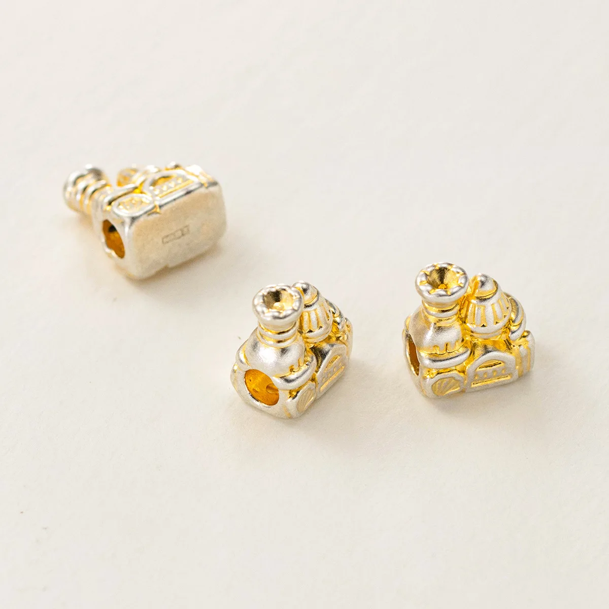 1pc 999 Pure Silver 3D Castle Big Hole Beads 11.5x10.5x7mm Gold Painting Bead Spacer Charms diy Fancy Bangles Bracelets Jewelry
1pc 999 Pure Silver 3D Castle Big Hole Beads 11.5x10.5x7mm Gold Painting Bead Spacer Charms diy Fancy Bangles Bracelets Jewelry