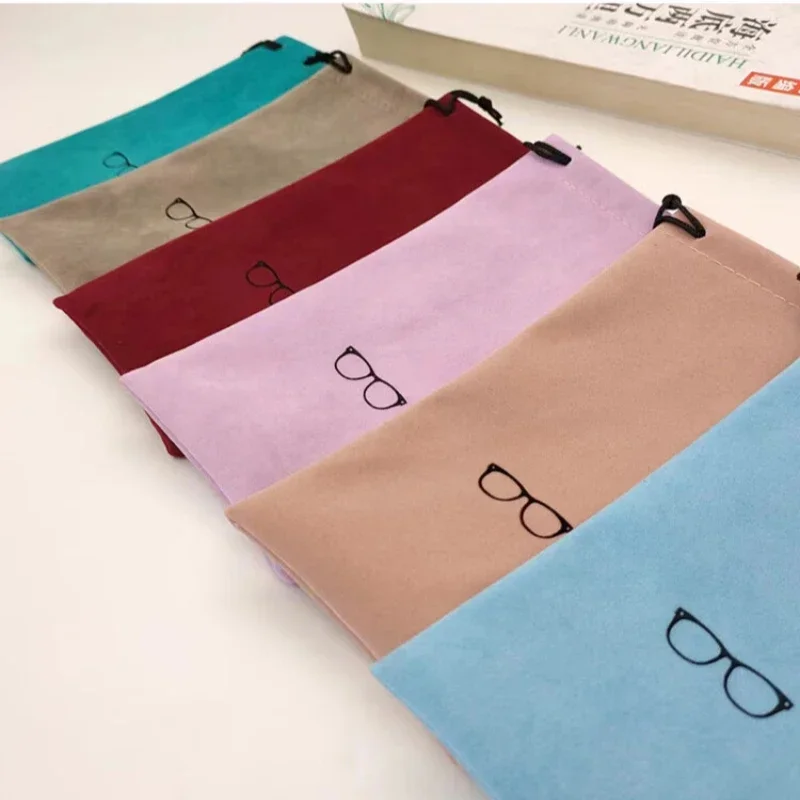 1 PCS Portable Glasses Case for Sunglasses Suitable for Both It Can Be Used As A Protective Coverstorage Bag for Mobile Phones
1 PCS Portable Glasses Case for Sunglasses Suitable for Both It Can Be Used As A Protective Coverstorage Bag for Mobile Phones