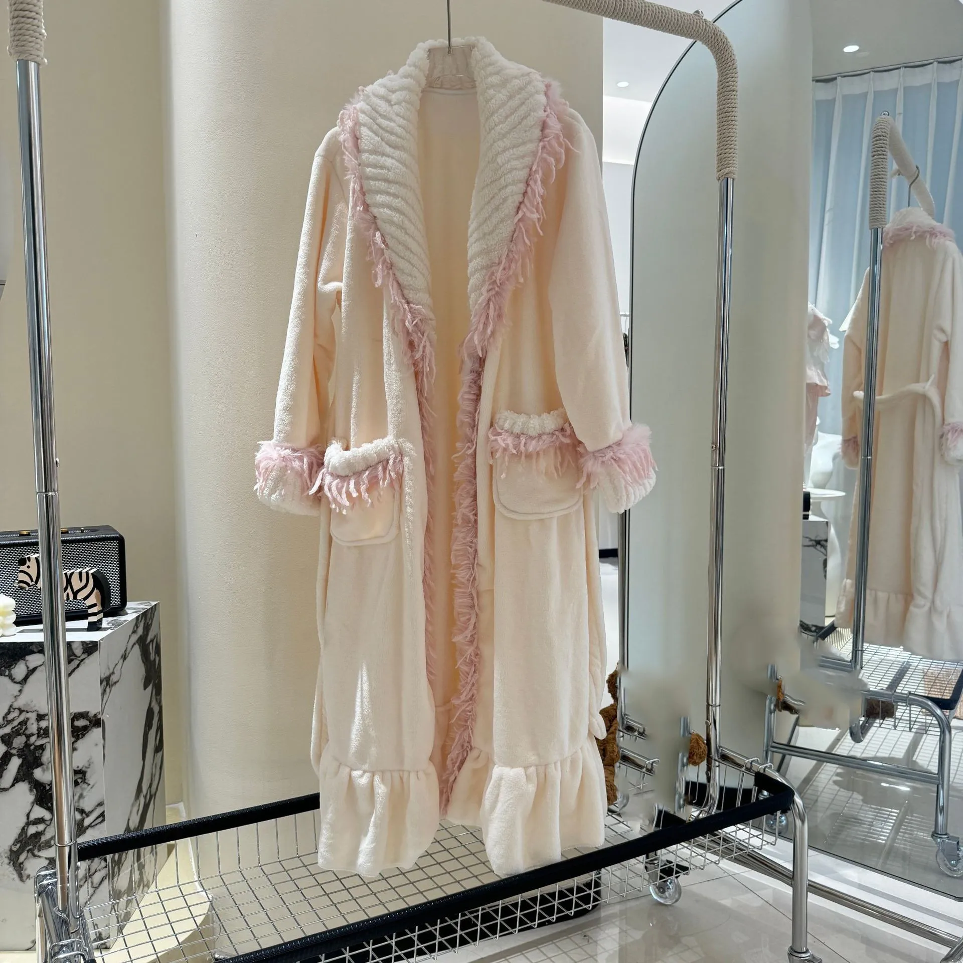 Халат из кораллового флиса, женский халат, кимоно с длинными рукавами, осенне-зимняя домашняя одежда, одежда для сна
Халат из кораллового флиса, женский халат, кимоно с длинными рукавами, осенне-зимняя домашняя одежда, одежда для сна