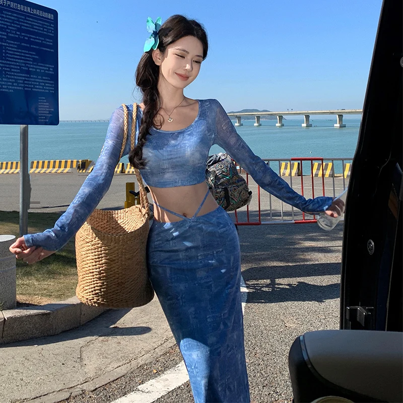 2 pieces set for woman Summer Beach Vacation Outfit Blue Print Long Sleeve T-Shirt + Tie Waist Skirt Set Sexy Cut Out Suits
2 pieces set for woman Summer Beach Vacation Outfit Blue Print Long Sleeve T-Shirt + Tie Waist Skirt Set Sexy Cut Out Suits