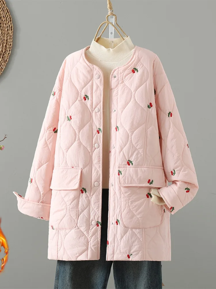 Розовое хлопковое пальто с вышивкой вишни, женское зимнее пальто средней длины, теплая хлопковая верхняя одежда, свободная посадка в Корейском стиле
Розовое хлопковое пальто с вышивкой вишни, женское зимнее пальто средней длины, теплая хлопковая верхняя одежда, свободная посадка в Корейском стиле