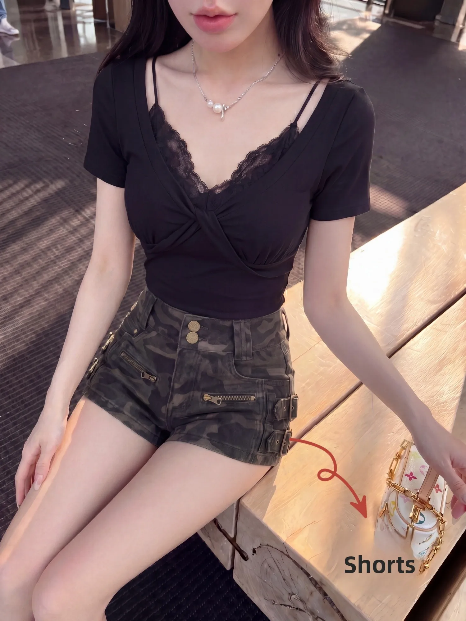 High Waist Workwear Denim Shorts for Women Summer Casual Zipper Hot Pants Slimming Design Cotton Blend Comfortable Straight Leg
High Waist Workwear Denim Shorts for Women Summer Casual Zipper Hot Pants Slimming Design Cotton Blend Comfortable Straight Leg
