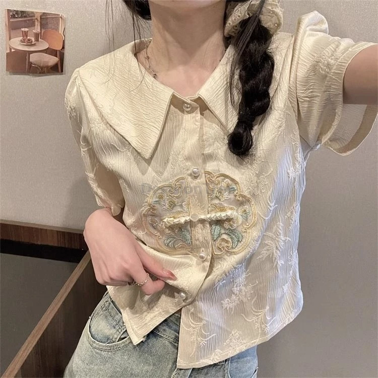 2025 cute doll collar chinese pearl button top summer vintage fashionable design sense tang suit top graceful temperament blouse
2025 cute doll collar chinese pearl button top summer vintage fashionable design sense tang suit top graceful temperament blouse