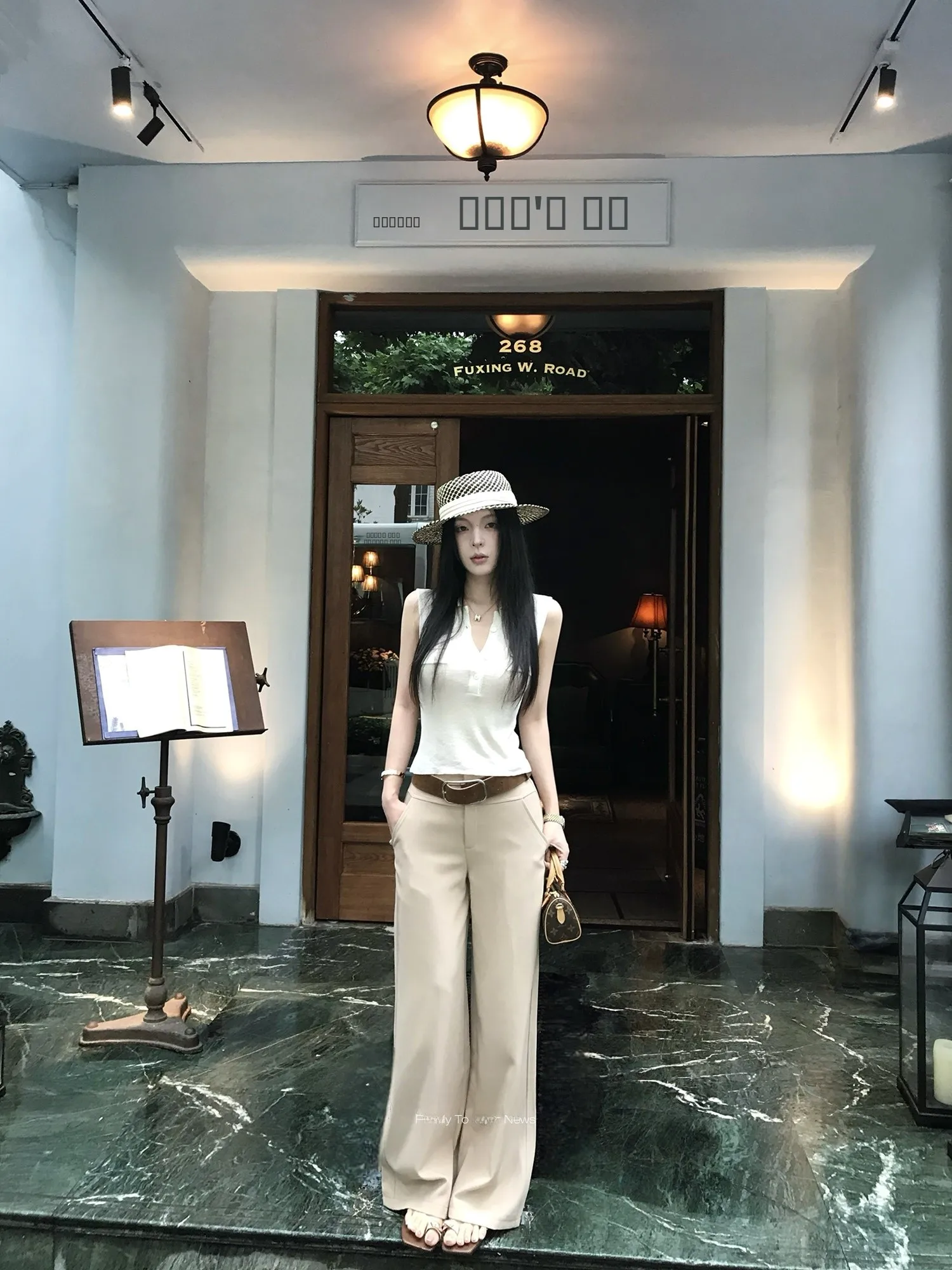 Rachel Zhou Zhang Chapter Svel Linen irt Women's High-End Slimming Versatile Tank Top Summer Knitted Tee
Rachel Zhou Zhang Chapter Svel Linen irt Women's High-End Slimming Versatile Tank Top Summer Knitted Tee