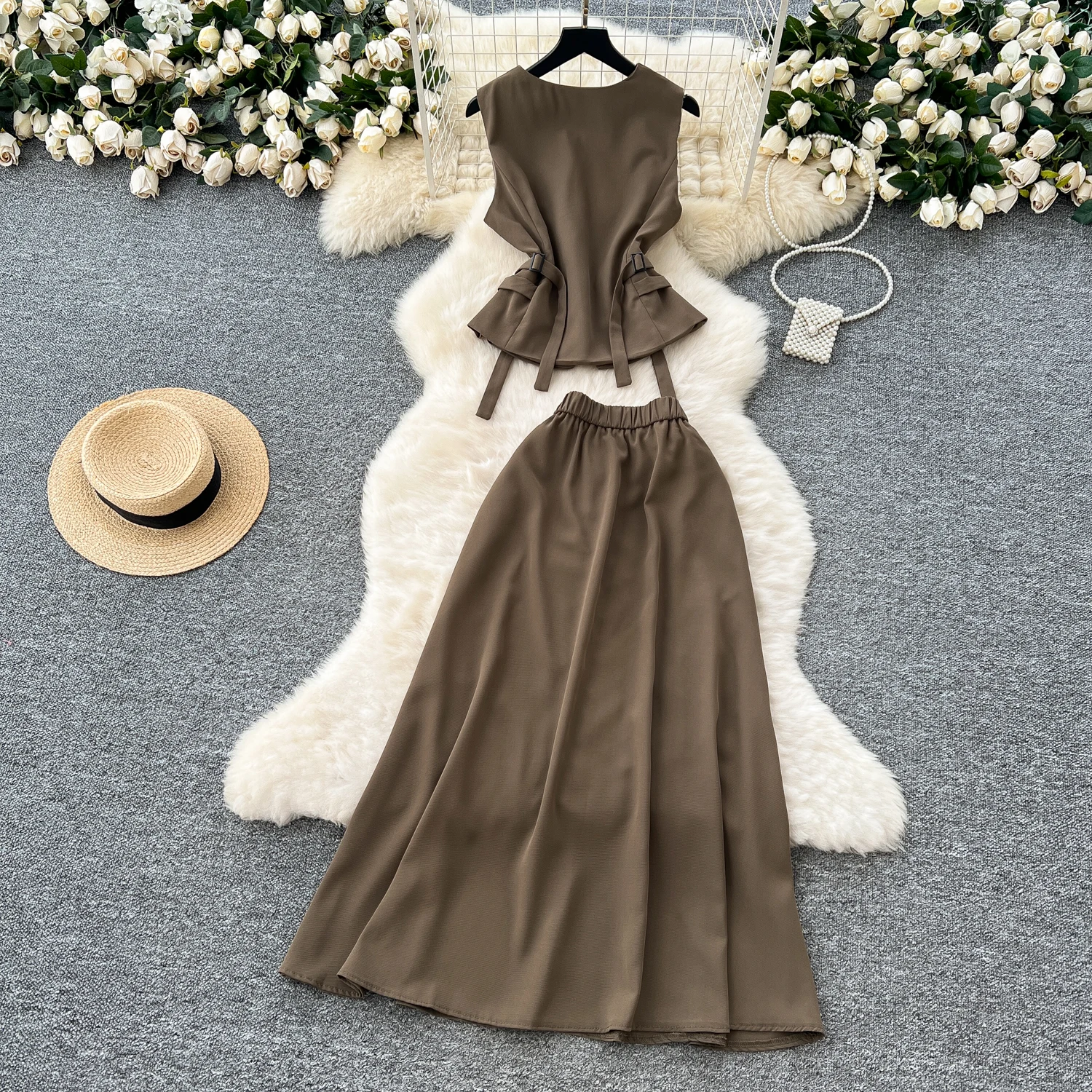 Elegant Temperament Women Sets 2025 Chic Single Breasted Sleeveless Top+High Waist A-Line Skirt Summer Office Ladies Solid Suits
Elegant Temperament Women Sets 2025 Chic Single Breasted Sleeveless Top+High Waist A-Line Skirt Summer Office Ladies Solid Suits