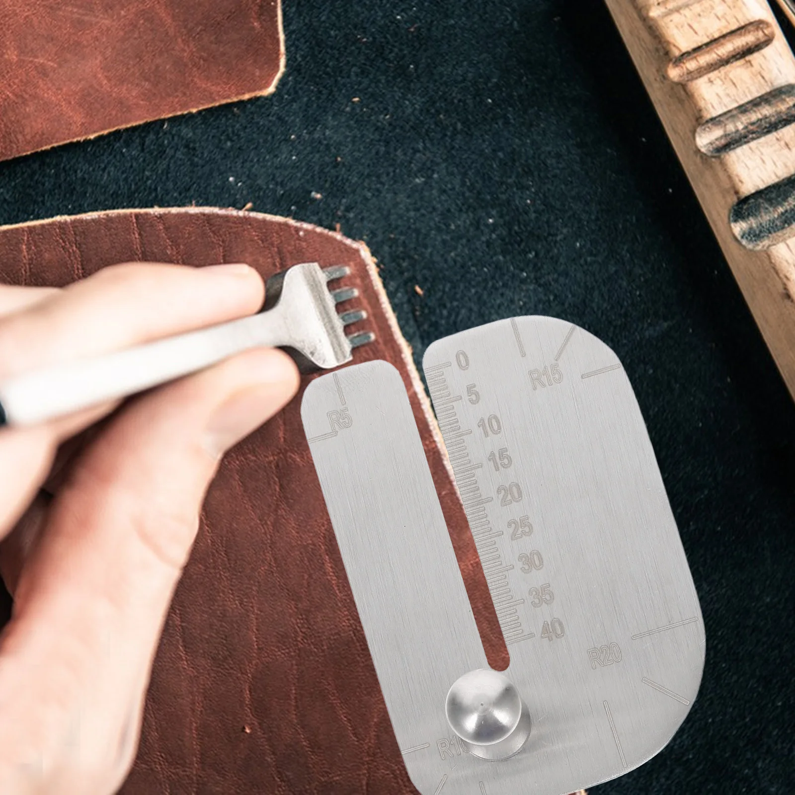 Stainless Steel Stitching Punch Aid Plate Multifunctional Craft Punch Tool Precise Hole Puncher for Sewing DIY
Stainless Steel Stitching Punch Aid Plate Multifunctional Craft Punch Tool Precise Hole Puncher for Sewing DIY