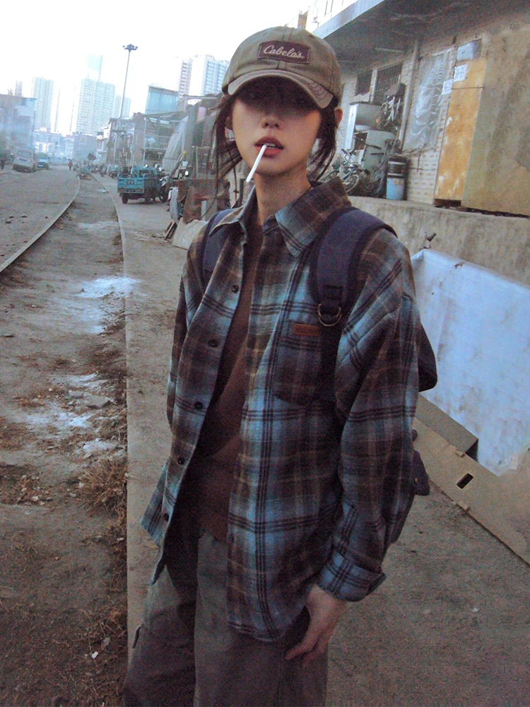 American Vintage Plaid Long Sve irt for Men Spring Faion Floing oulder Outerwear Loose Fit Polyester Casual irt
American Vintage Plaid Long Sve irt for Men Spring Faion Floing oulder Outerwear Loose Fit Polyester Casual irt