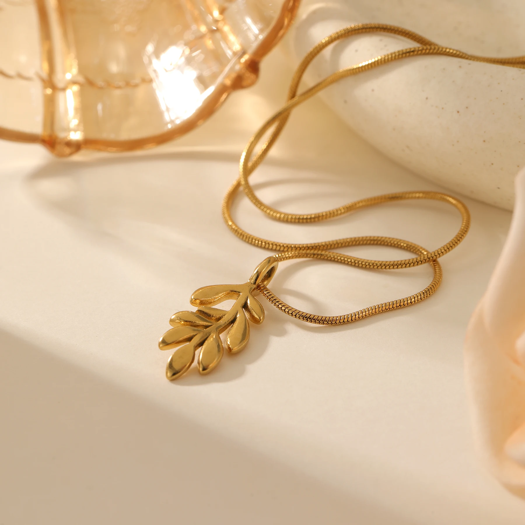 Olive Leaf Pendant Necklace Stainless Steel 18K Gold Plated Nature Symbol Peace Elegant Dainty Jewelry Gift for Her Mom Women
Olive Leaf Pendant Necklace Stainless Steel 18K Gold Plated Nature Symbol Peace Elegant Dainty Jewelry Gift for Her Mom Women