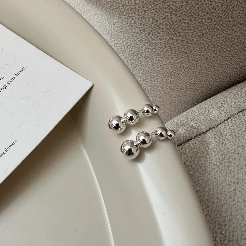 Серьги из стерлингового серебра 925 пробы в Корейском стиле с градиентными бусинами, нишевый дизайн, узор в форме луны, модный Ins Wind, свадебный подарок
Серьги из стерлингового серебра 925 пробы в Корейском стиле с градиентными бусинами, нишевый дизайн, узор в форме луны, модный Ins Wind, свадебный подарок