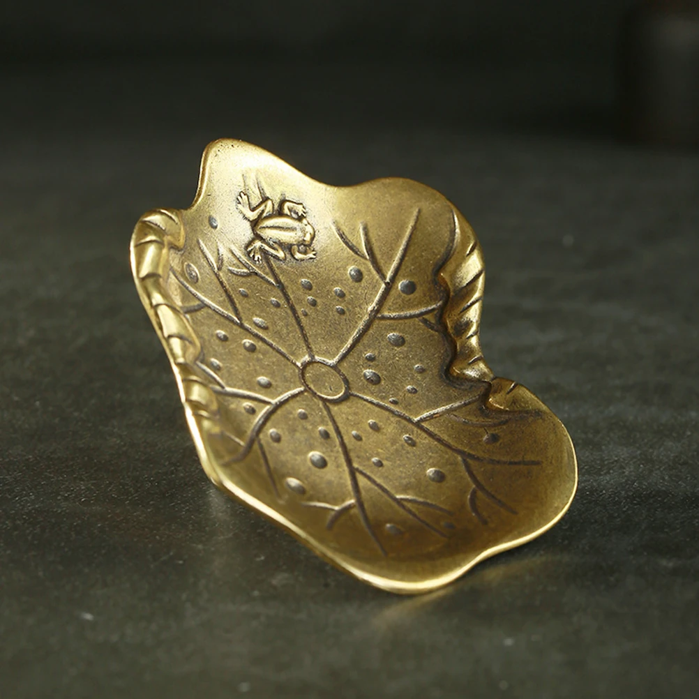 Retro Lotus Leaf Plate Brass Desktop Decoration Jewelry Perfume Stylish Trinket Tray Display Table Ornament
Retro Lotus Leaf Plate Brass Desktop Decoration Jewelry Perfume Stylish Trinket Tray Display Table Ornament