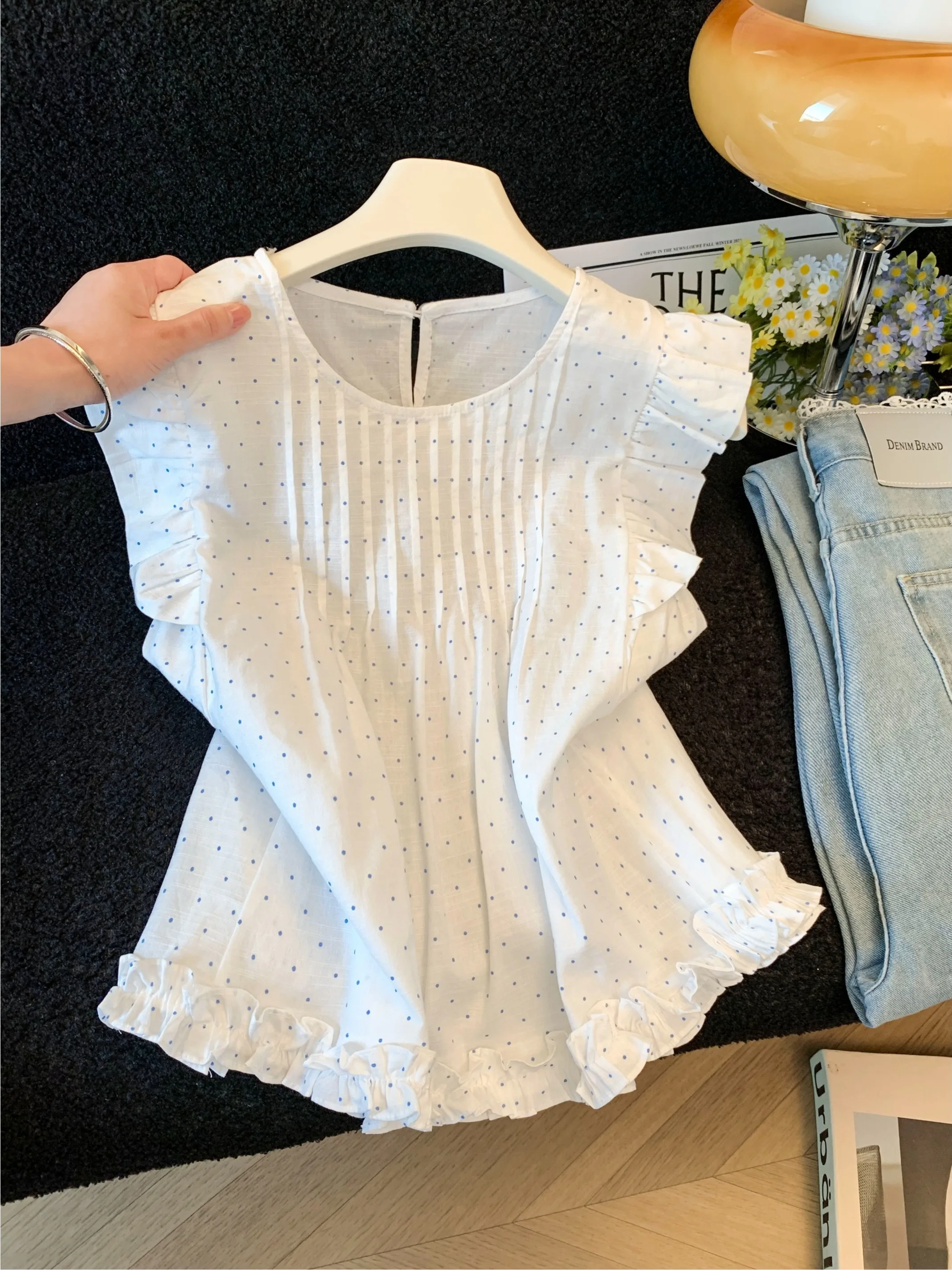 Sweet Polka Dot Lace Trim Shirt Women Summer Korean Loose Ageless Design Sensation Gored Sleeveless Top Breathable
Sweet Polka Dot Lace Trim Shirt Women Summer Korean Loose Ageless Design Sensation Gored Sleeveless Top Breathable