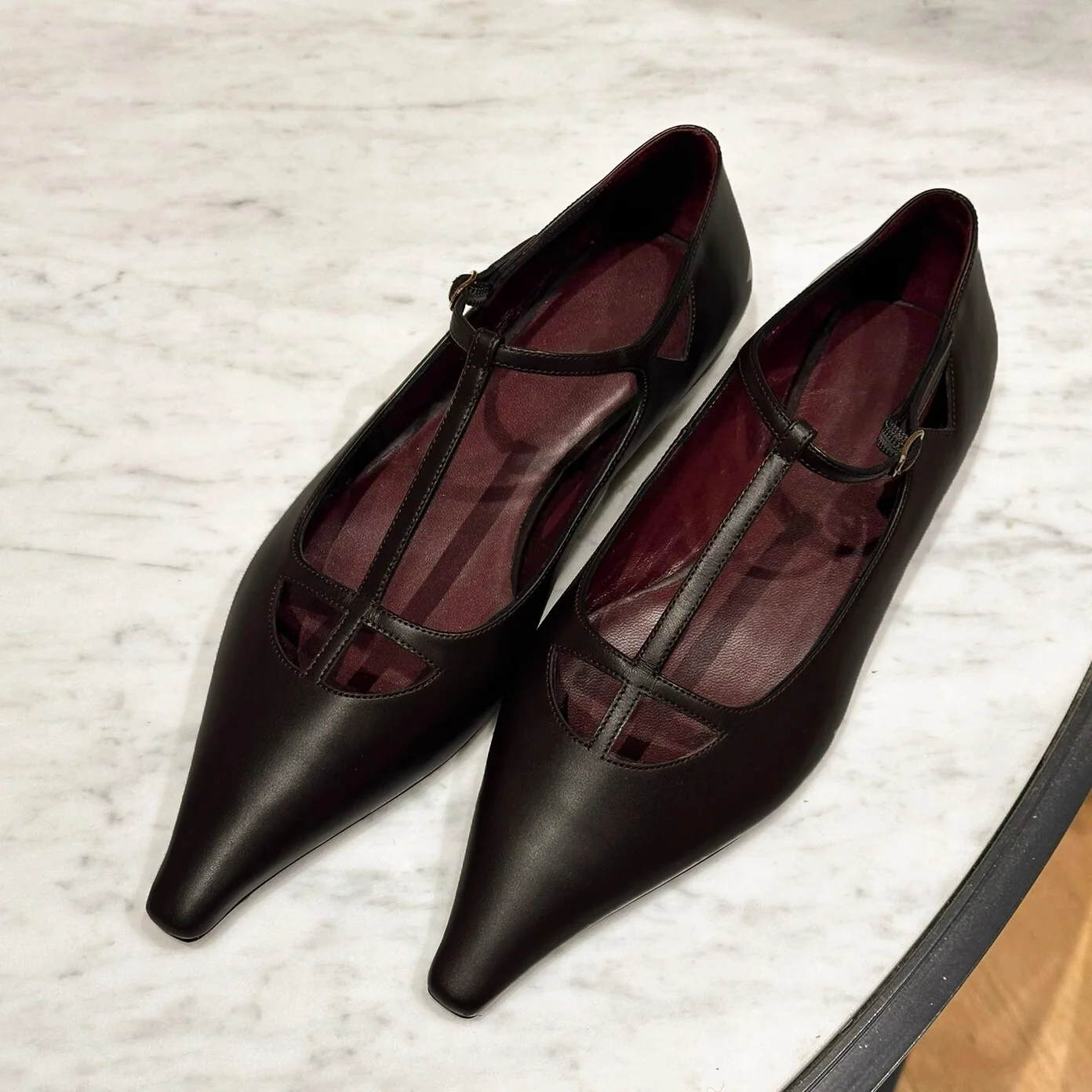 2025 Spring New Black Women Mary Jane Shoes Pointed Toe Flat T-Sole Strap Classic Design Elegant Retro Leather Lady Single Shoes
2025 Spring New Black Women Mary Jane Shoes Pointed Toe Flat T-Sole Strap Classic Design Elegant Retro Leather Lady Single Shoes