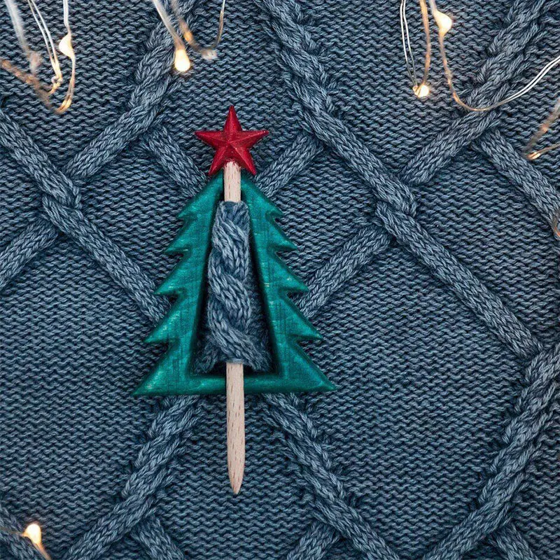 1PC Wooden Crafts Shawl Pin Scarf Buckle Christmas Tree Wooden Brooch New Men Women
1PC Wooden Crafts Shawl Pin Scarf Buckle Christmas Tree Wooden Brooch New Men Women