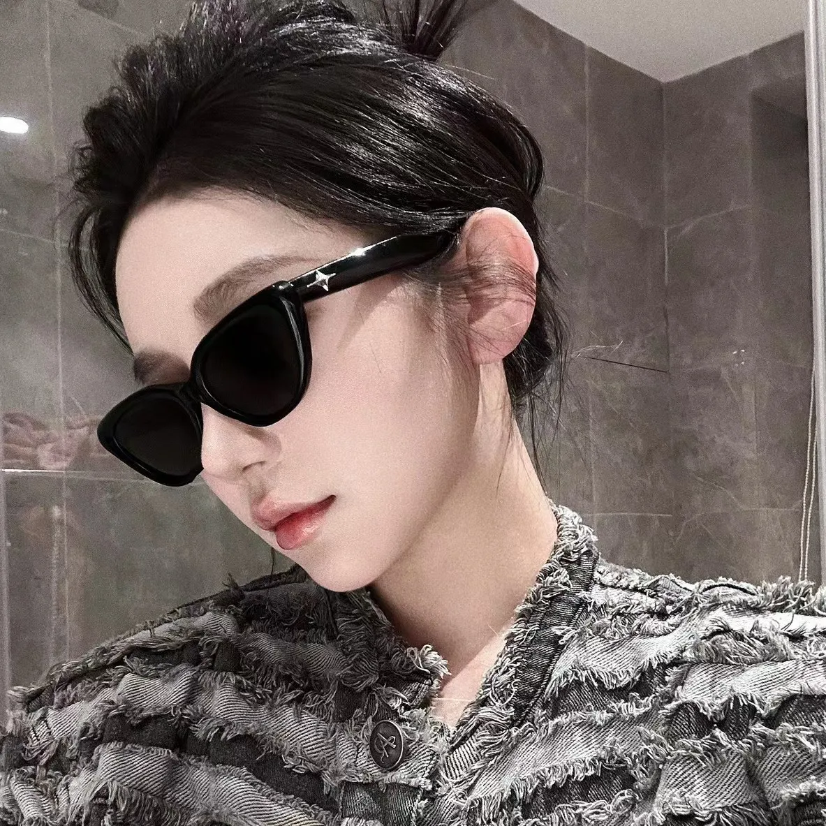 Retro triangle cat eye small face sunglasses Y2K ins black small frame sunglasses anti glare design for taking photos
Retro triangle cat eye small face sunglasses Y2K ins black small frame sunglasses anti glare design for taking photos