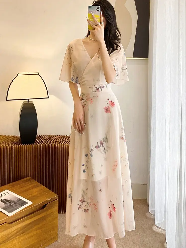 Summer New Women's Dress Loose Commuter High Waist Printed V-neck Strap Chiffon A-line Skirt
Summer New Women's Dress Loose Commuter High Waist Printed V-neck Strap Chiffon A-line Skirt