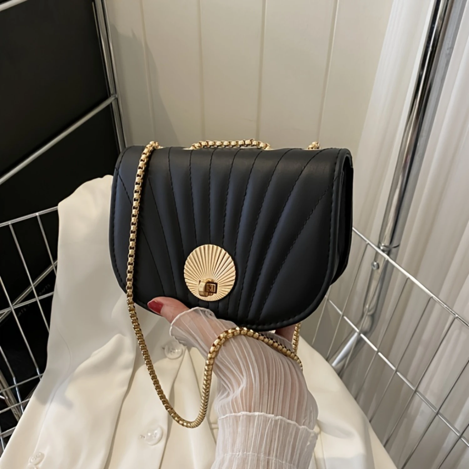 Shell-Shaped Crossbody Bag | Fashion Lock Buckle Chain Shoulder Purse | Mini Phone Bag - Multiple Colors
Shell-Shaped Crossbody Bag | Fashion Lock Buckle Chain Shoulder Purse | Mini Phone Bag - Multiple Colors