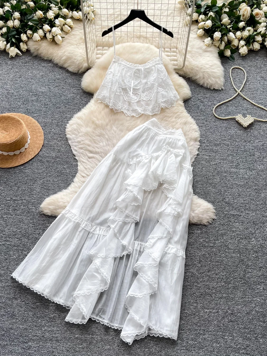 Elegant Lace Halter Dress Cake Skirt Two-Piece Set Women's Slimming Style Summer Fashionable Suite Ultra-Fairy Tale like
Elegant Lace Halter Dress Cake Skirt Two-Piece Set Women's Slimming Style Summer Fashionable Suite Ultra-Fairy Tale like