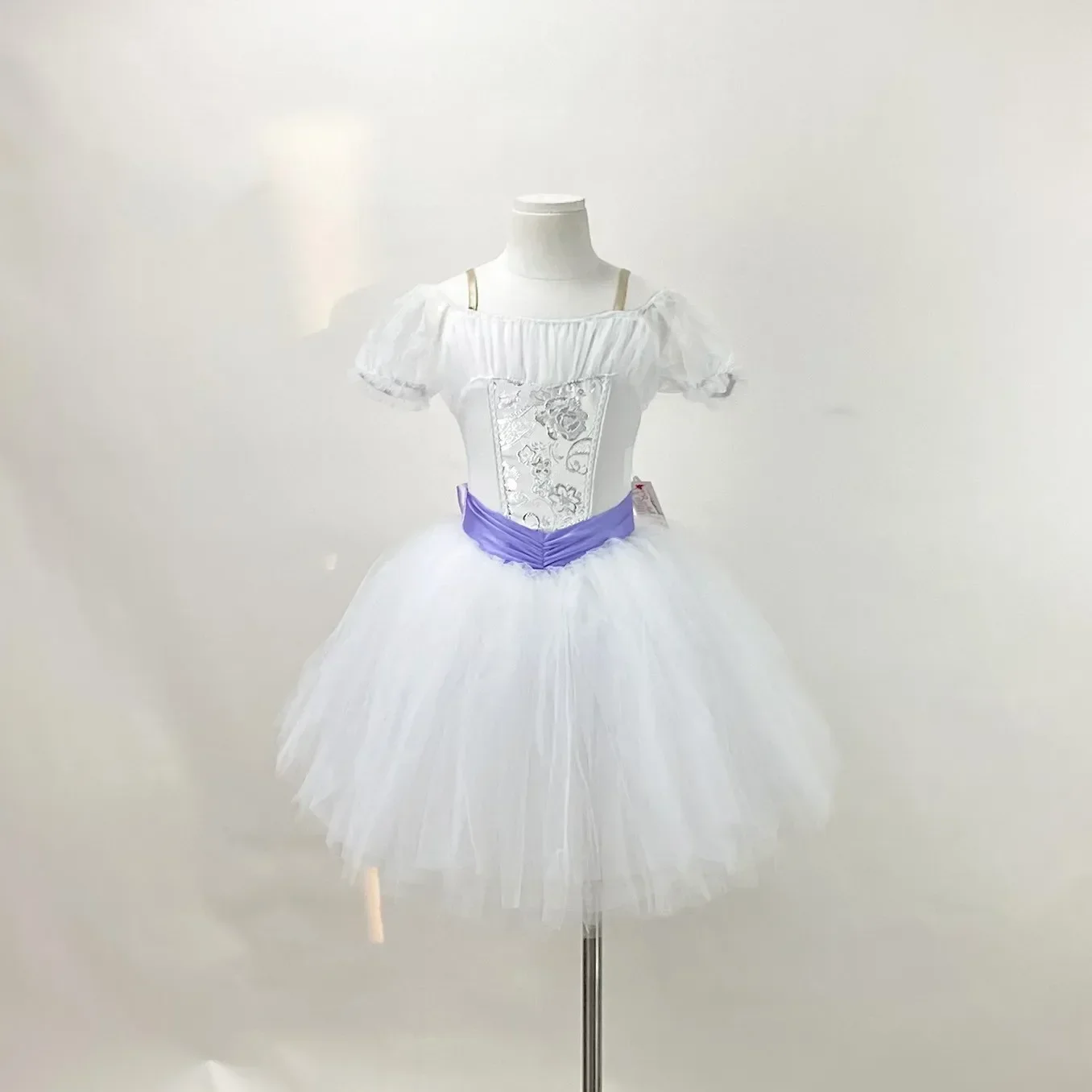 Профессиональные балетные танцевальные юбки для девочек, взрослых женщин, костюм для выступлений, классический балетный купальник для детей и взрослых «Лебединое озеро»
Профессиональные балетные танцевальные юбки для девочек, взрослых женщин, костюм для выступлений, классический балетный купальник для детей и взрослых «Лебединое озеро»