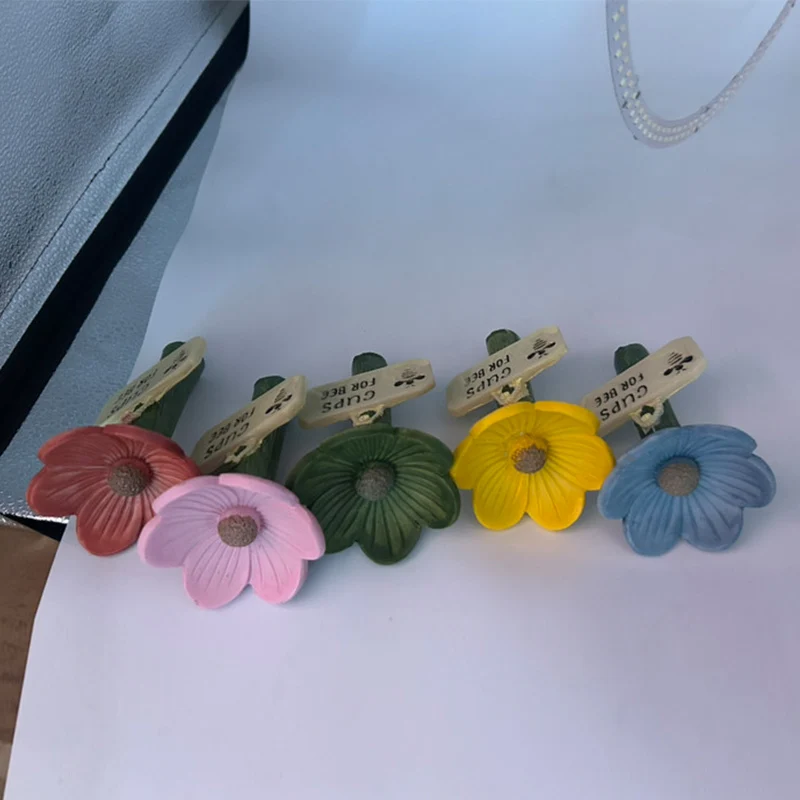 Colorful Flower Garden Bee Water Feeder Insect Drinking Stake New Creative Decorative Waterer For Wild Bee Butterfly Yard Decor
Colorful Flower Garden Bee Water Feeder Insect Drinking Stake New Creative Decorative Waterer For Wild Bee Butterfly Yard Decor