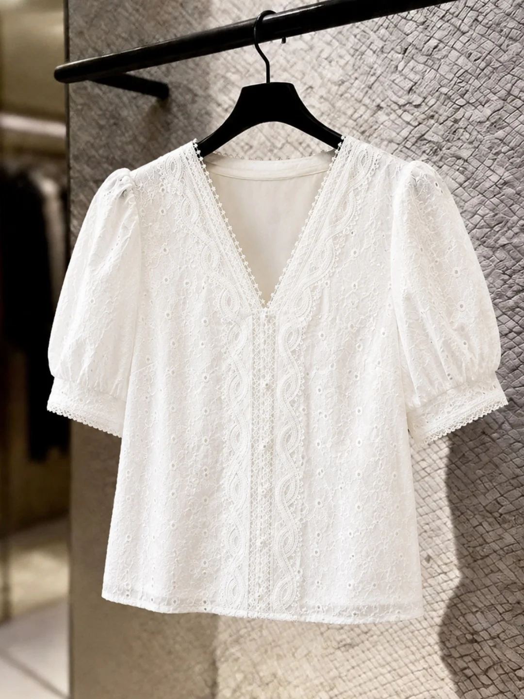 Summer 2026 Unique V-Neck Lace Patchwork Design Commute Short Sleeve Women's Shirt Korean Style Loose Fit Pure Color
Summer 2026 Unique V-Neck Lace Patchwork Design Commute Short Sleeve Women's Shirt Korean Style Loose Fit Pure Color