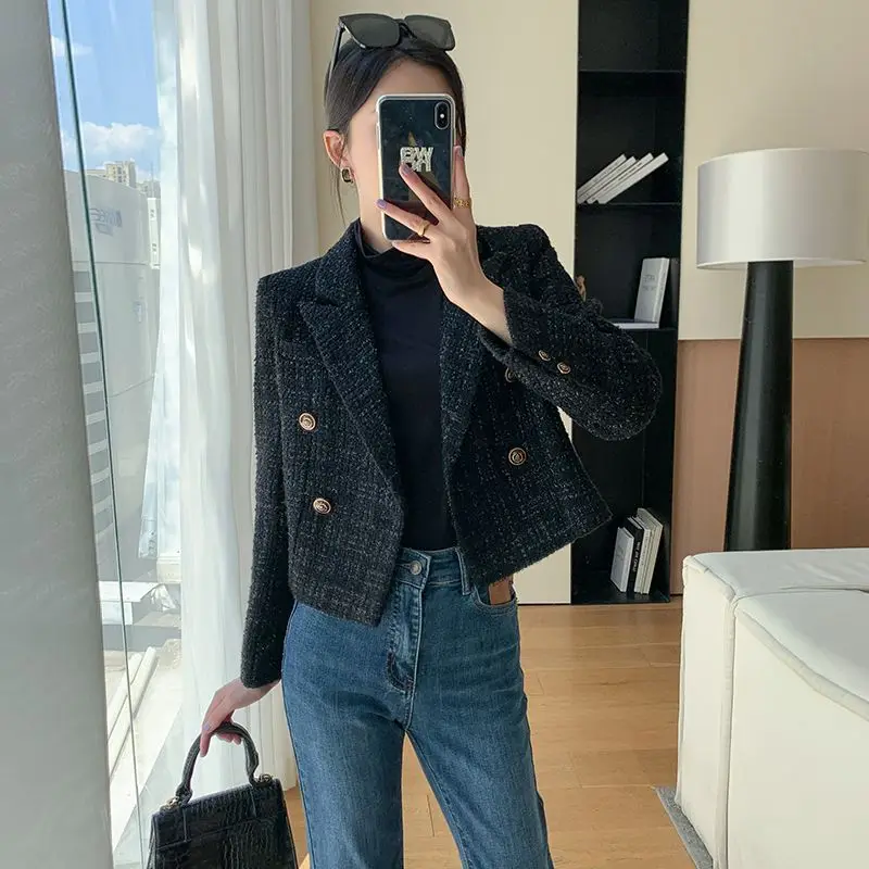 Retro Women's V-Neck Short Coat 2024 New Autumn and Winter Temperament Black High Grade Suit 2024 YL22
Retro Women's V-Neck Short Coat 2024 New Autumn and Winter Temperament Black High Grade Suit 2024 YL22