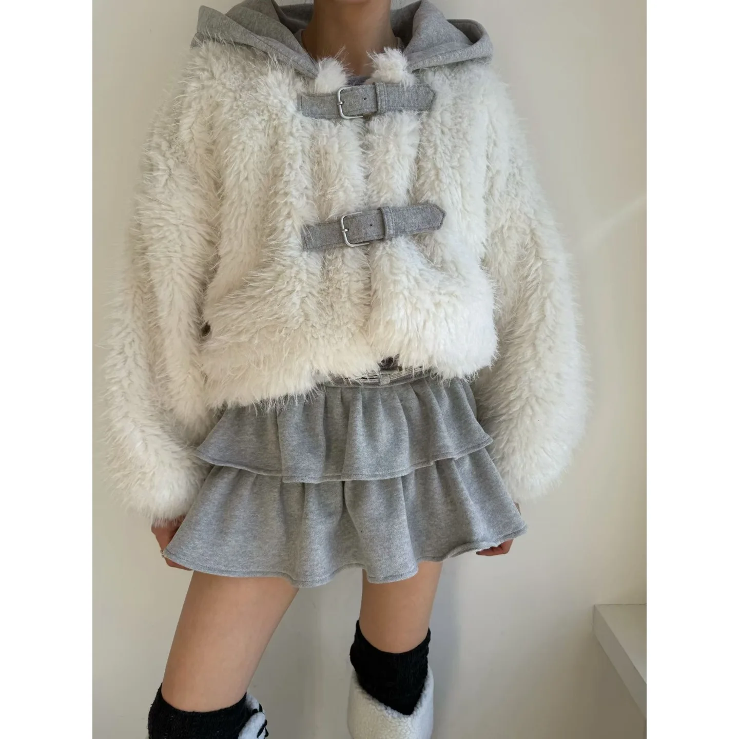 Шикарное зимнее новое моющееся пушистое теплое пальто с капюшоном, женское антивозрастное милое большое пальто, корейская верхняя одежда обычного кроя
Шикарное зимнее новое моющееся пушистое теплое пальто с капюшоном, женское антивозрастное милое большое пальто, корейская верхняя одежда обычного кроя