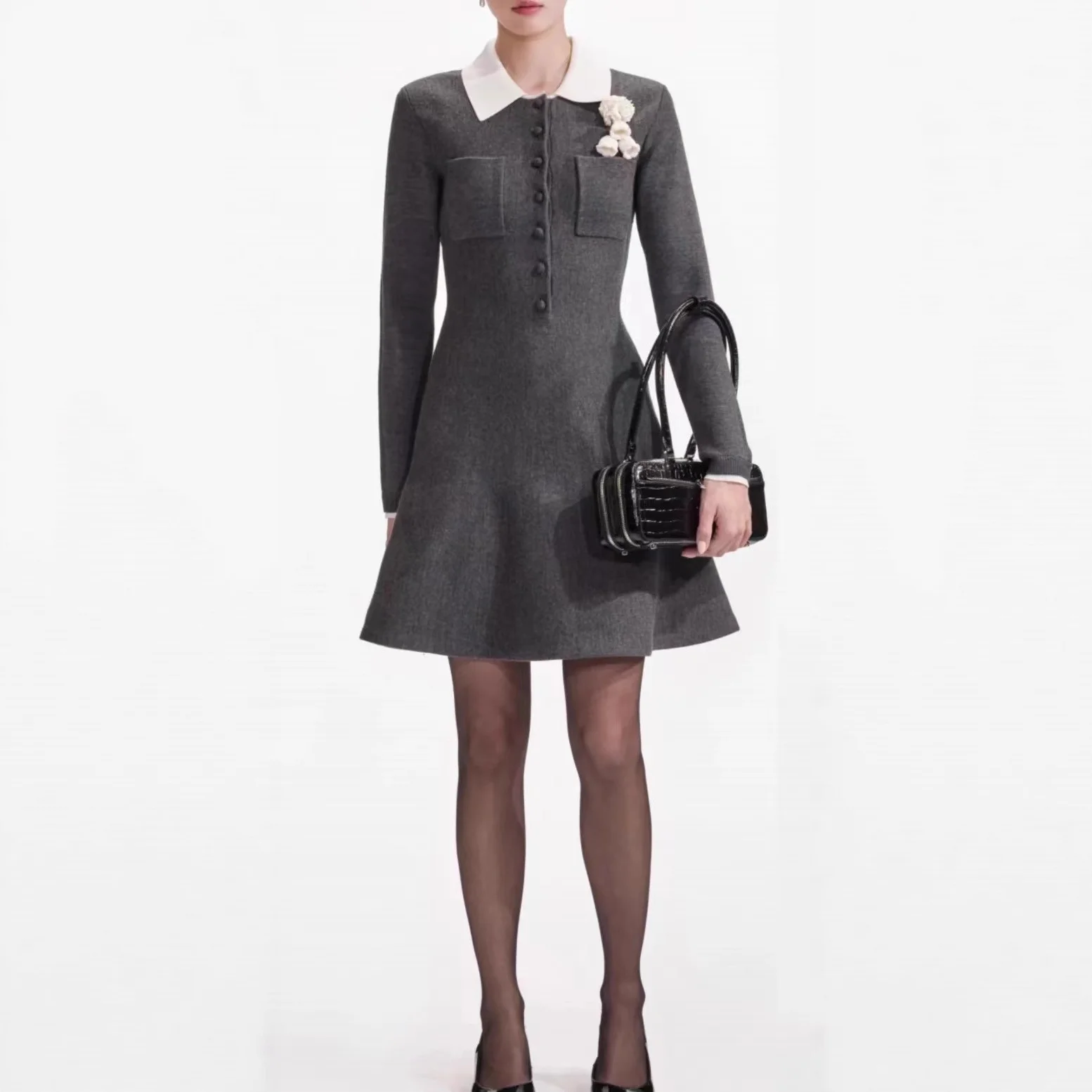 Женское трикотажное мини-платье в студенческом стиле контрастного цвета с лацканами и короткими рукавами, повседневное тонкое платье
Женское трикотажное мини-платье в студенческом стиле контрастного цвета с лацканами и короткими рукавами, повседневное тонкое платье