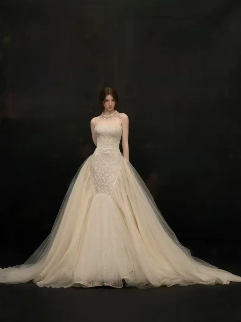 Luxury Strapless Wedding Dress Lace Bodice Fluffy Tulle Skirt & Train White party dress
Luxury Strapless Wedding Dress Lace Bodice Fluffy Tulle Skirt & Train White party dress