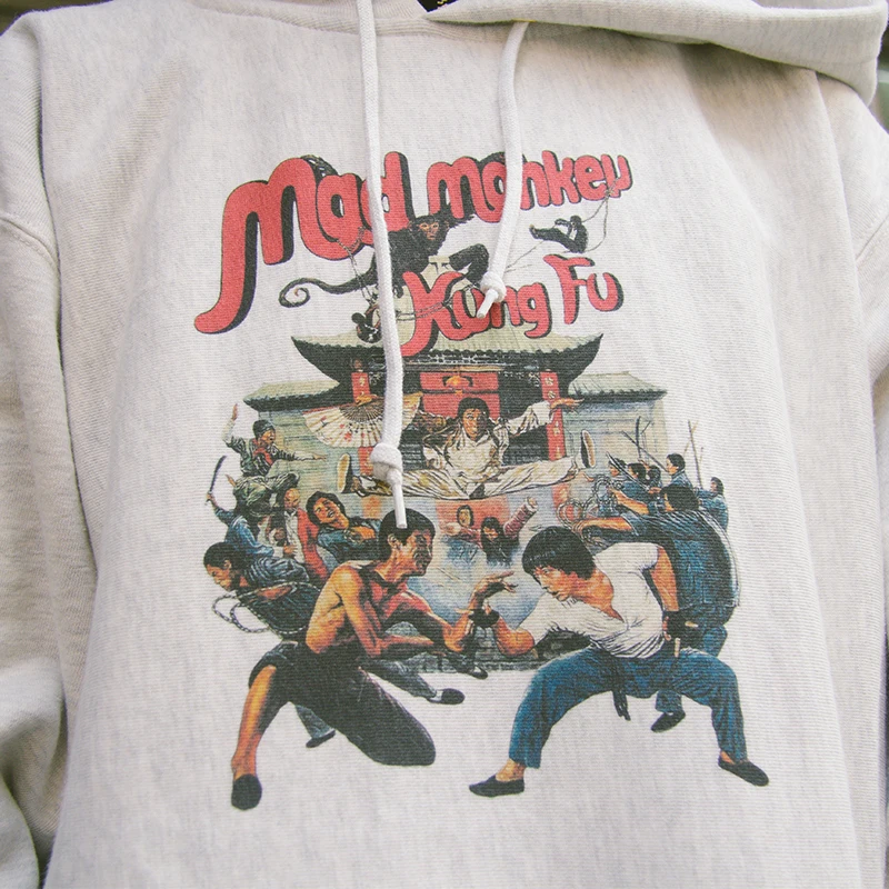 Vintage Hong Kong Shaowei Movie Print Hoodie Original National Trend Brand Cotton Fleece Loose Fit Overhead Sweatshirt
Vintage Hong Kong Shaowei Movie Print Hoodie Original National Trend Brand Cotton Fleece Loose Fit Overhead Sweatshirt
