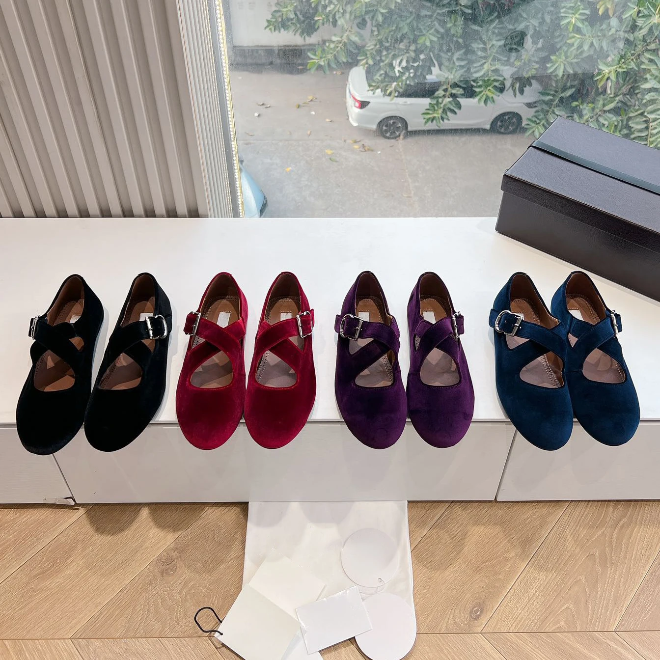 2026 Spring French leather cross strap flat Mary Jane women's round toe ballet shoes Korean velvet purple women's shoes
2026 Spring French leather cross strap flat Mary Jane women's round toe ballet shoes Korean velvet purple women's shoes