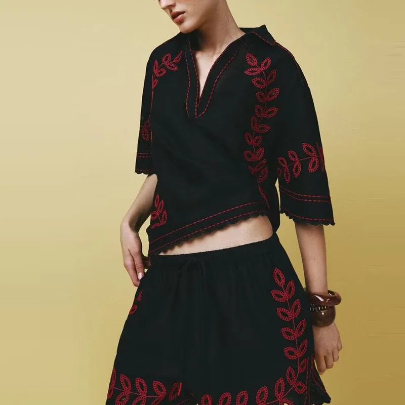 Z 2025 Summer New Women's Embroidered ort Sve irt And orts Faion Set Polyester Fiber Casual Ele Sle
Z 2025 Summer New Women's Embroidered ort Sve irt And orts Faion Set Polyester Fiber Casual Ele Sle