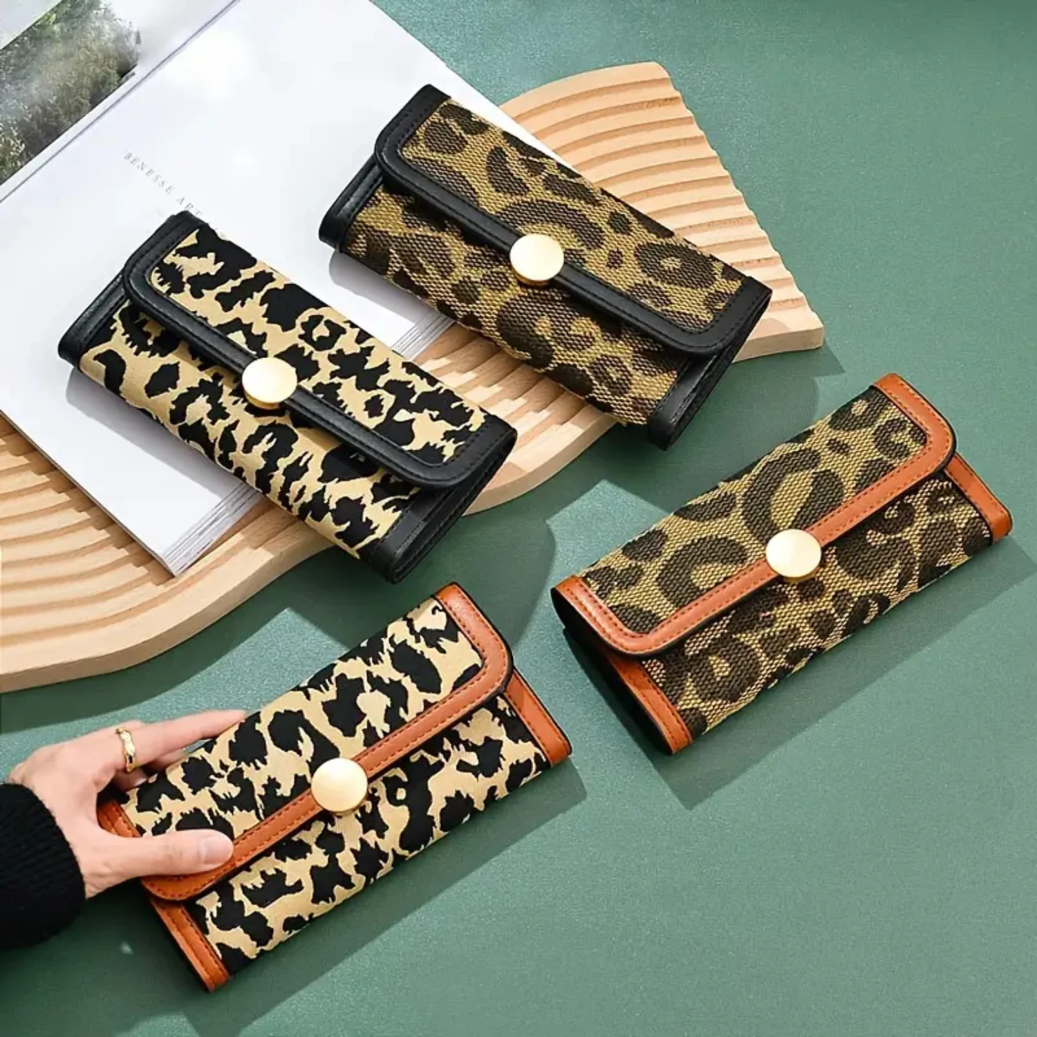 Stylish Retro Women's Wallet with Long Design and Leopard Pattern, Featuring Multiple Card Slots for Fashionable and Functional
Stylish Retro Women's Wallet with Long Design and Leopard Pattern, Featuring Multiple Card Slots for Fashionable and Functional