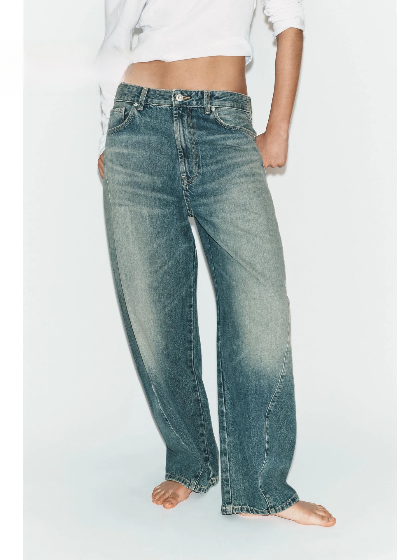 New 2026 Women's Loose Wide Leg Denim Pants Balloon Shape Drapey Loose Fit High Waist Jeans Elegant Casual Trousers
New 2026 Women's Loose Wide Leg Denim Pants Balloon Shape Drapey Loose Fit High Waist Jeans Elegant Casual Trousers