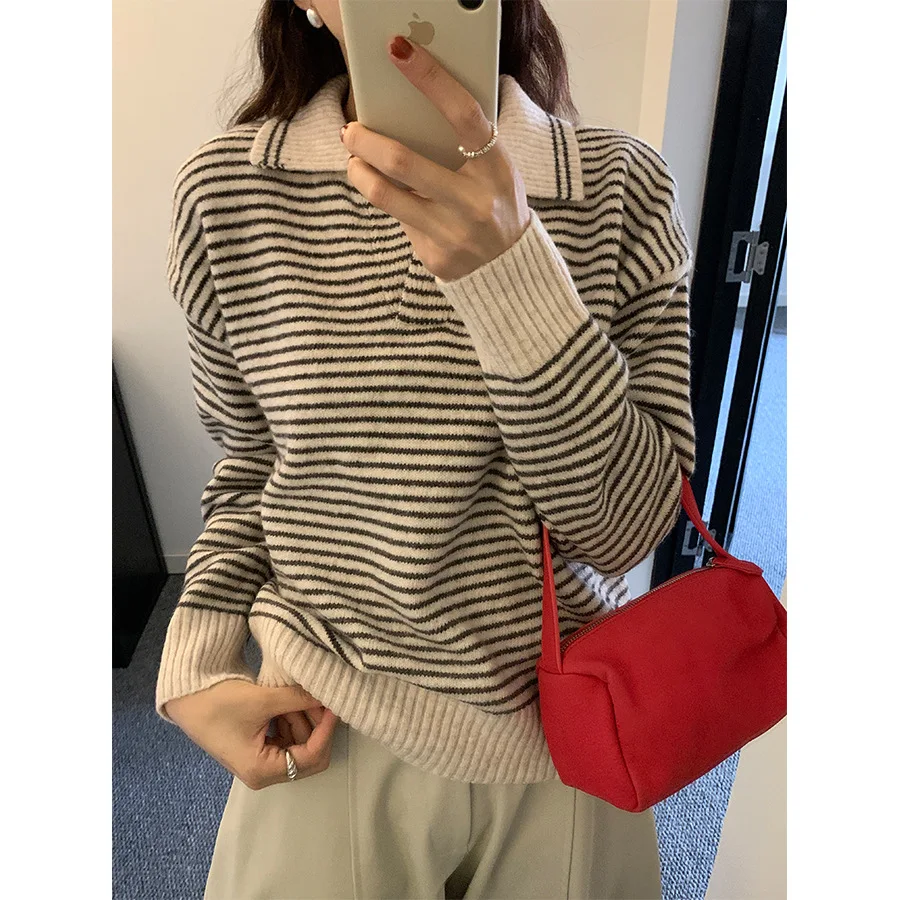 Retro Polo Collar Contrast Stripe Soft Sticky Knitted Sweater Women's Autumn/Winter Hoodie Loose Casual Sweater
Retro Polo Collar Contrast Stripe Soft Sticky Knitted Sweater Women's Autumn/Winter Hoodie Loose Casual Sweater