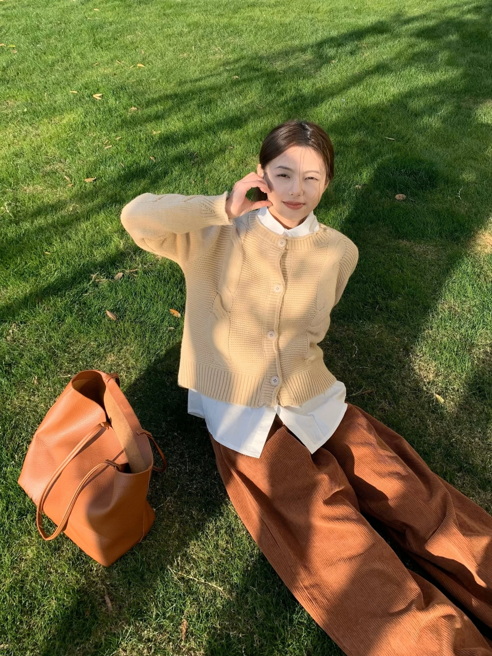 Осенне-зимний бежевый вязаный свитер женский свободного кроя с круглым вырезом, теплый, термо, 7arewill Premium Sensation, с льняным узором
Осенне-зимний бежевый вязаный свитер женский свободного кроя с круглым вырезом, теплый, термо, 7arewill Premium Sensation, с льняным узором